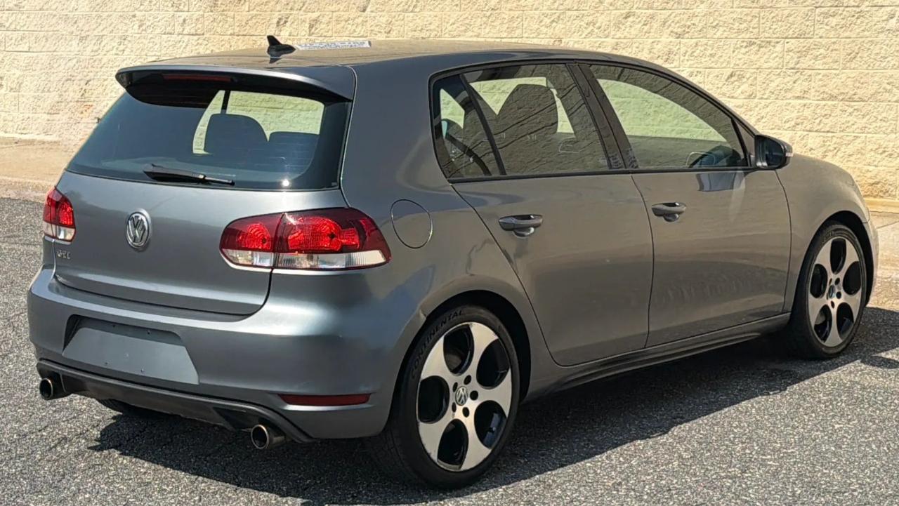 Volkswagen GTI 4dr HB DSG w/Sunroof & Navi PZEV 2011