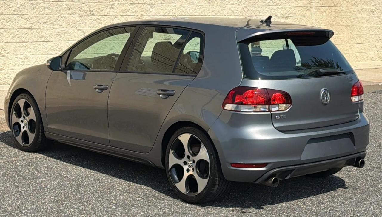 Volkswagen GTI 4dr HB DSG w/Sunroof & Navi PZEV 2011