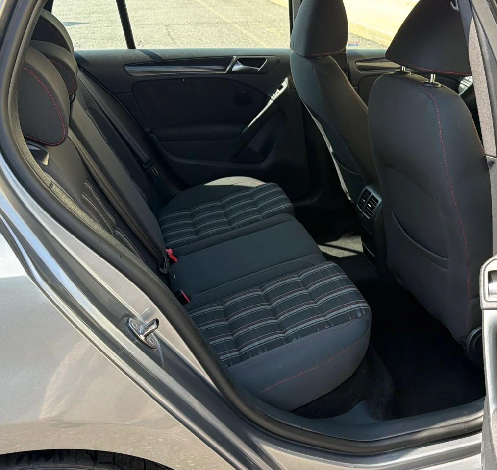 Volkswagen GTI 4dr HB DSG w/Sunroof & Navi PZEV 2011