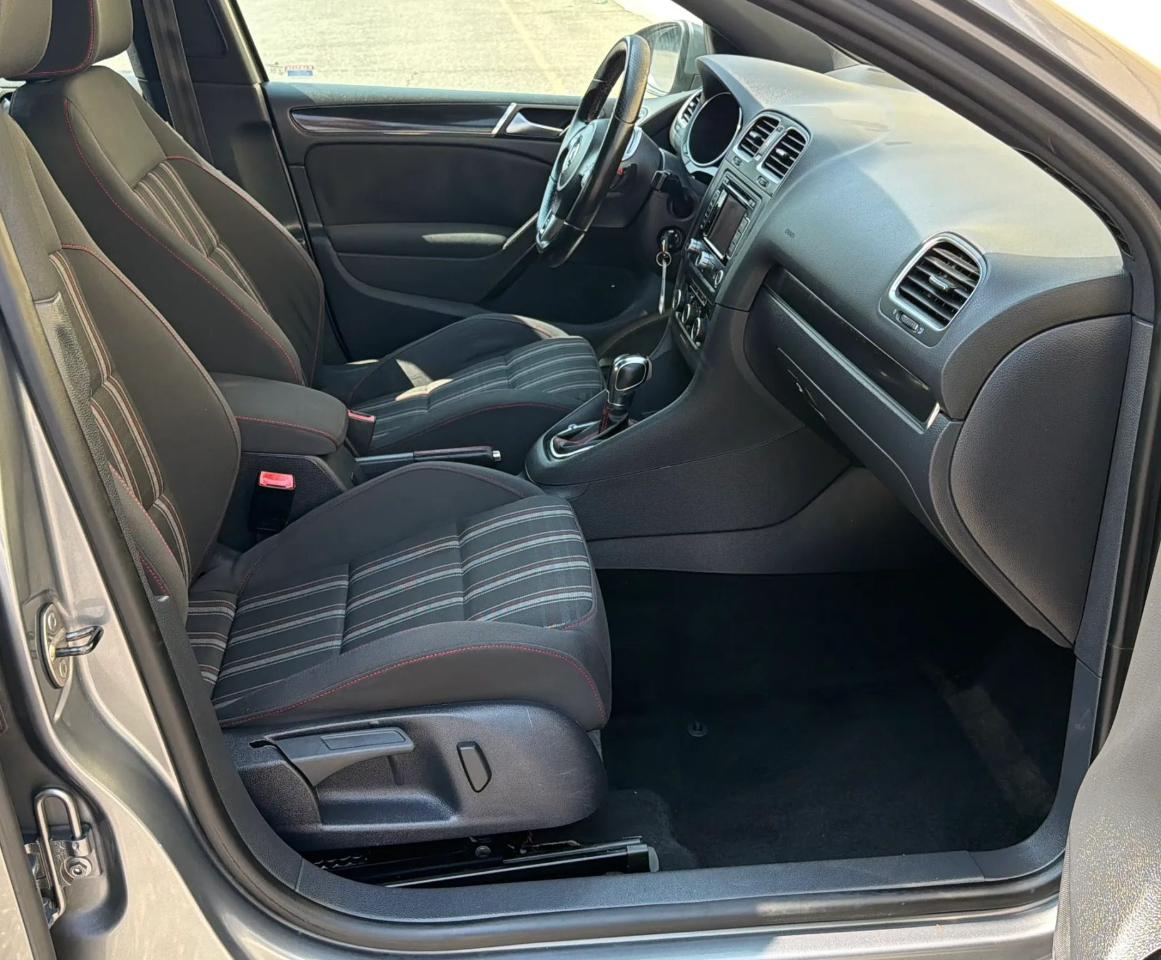 Volkswagen GTI 4dr HB DSG w/Sunroof & Navi PZEV 2011