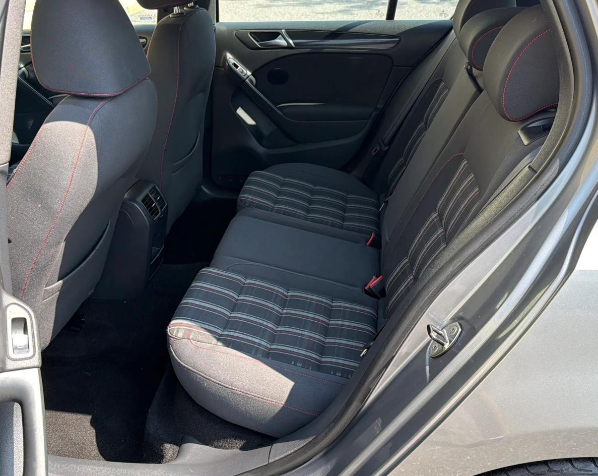 Volkswagen GTI 4dr HB DSG w/Sunroof & Navi PZEV 2011