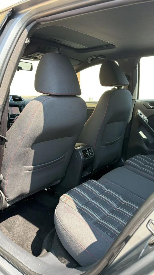 Volkswagen GTI 4dr HB DSG w/Sunroof & Navi PZEV 2011