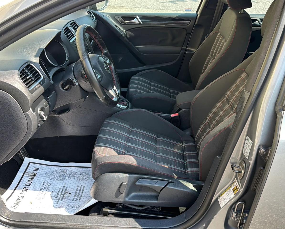 Volkswagen GTI 4dr HB DSG w/Sunroof & Navi PZEV 2011