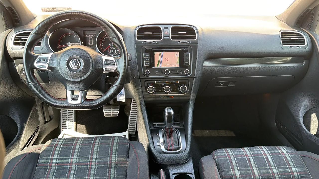 Volkswagen GTI 4dr HB DSG w/Sunroof & Navi PZEV 2011