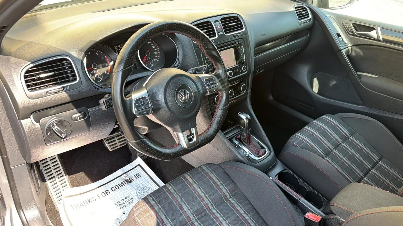 Volkswagen GTI 4dr HB DSG w/Sunroof & Navi PZEV 2011