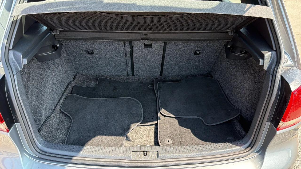 Volkswagen GTI 4dr HB DSG w/Sunroof & Navi PZEV 2011