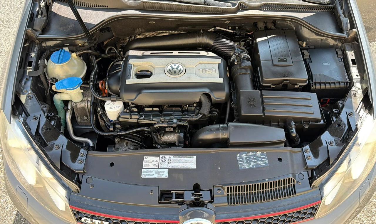 Volkswagen GTI 4dr HB DSG w/Sunroof & Navi PZEV 2011