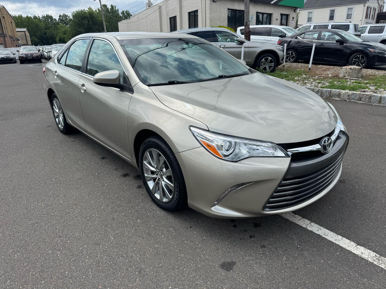 Toyota Camry 4dr Sdn I4 Auto XLE (Natl) 2015