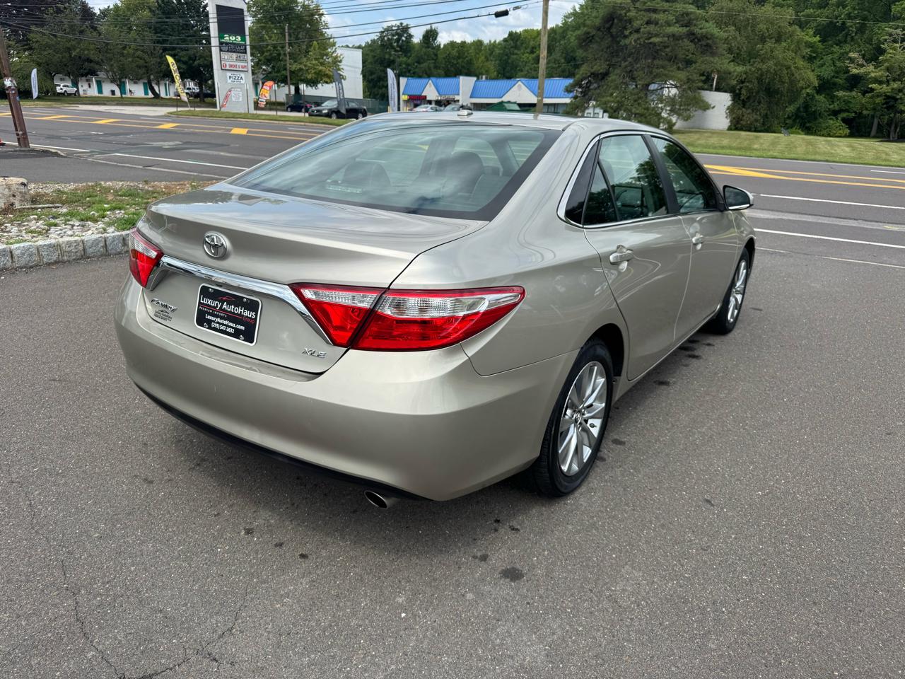 Toyota Camry 4dr Sdn I4 Auto XLE (Natl) 2015