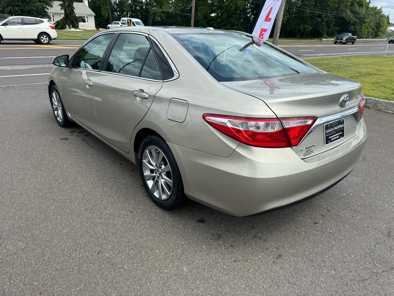 Toyota Camry 4dr Sdn I4 Auto XLE (Natl) 2015