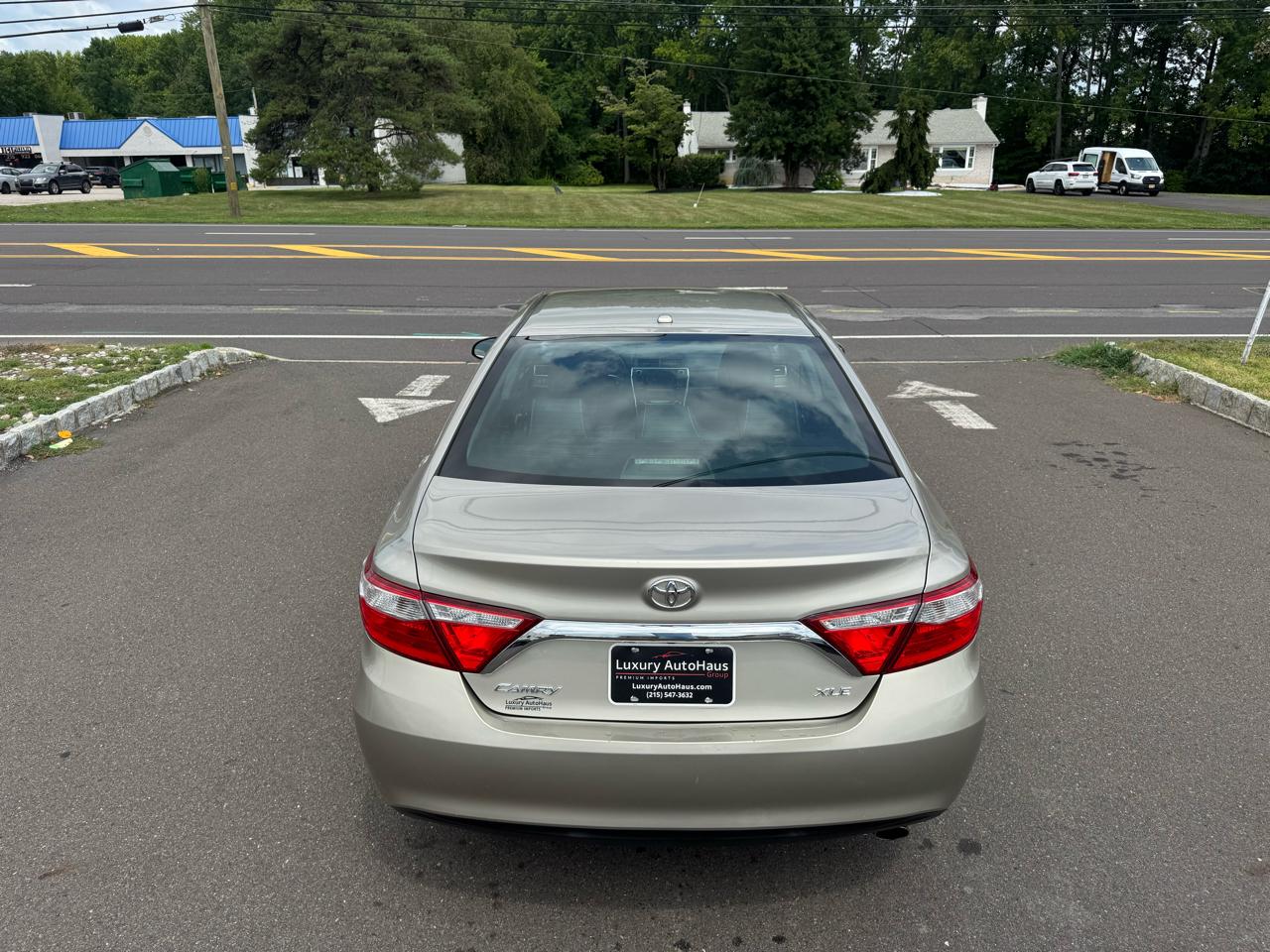 Toyota Camry 4dr Sdn I4 Auto XLE (Natl) 2015