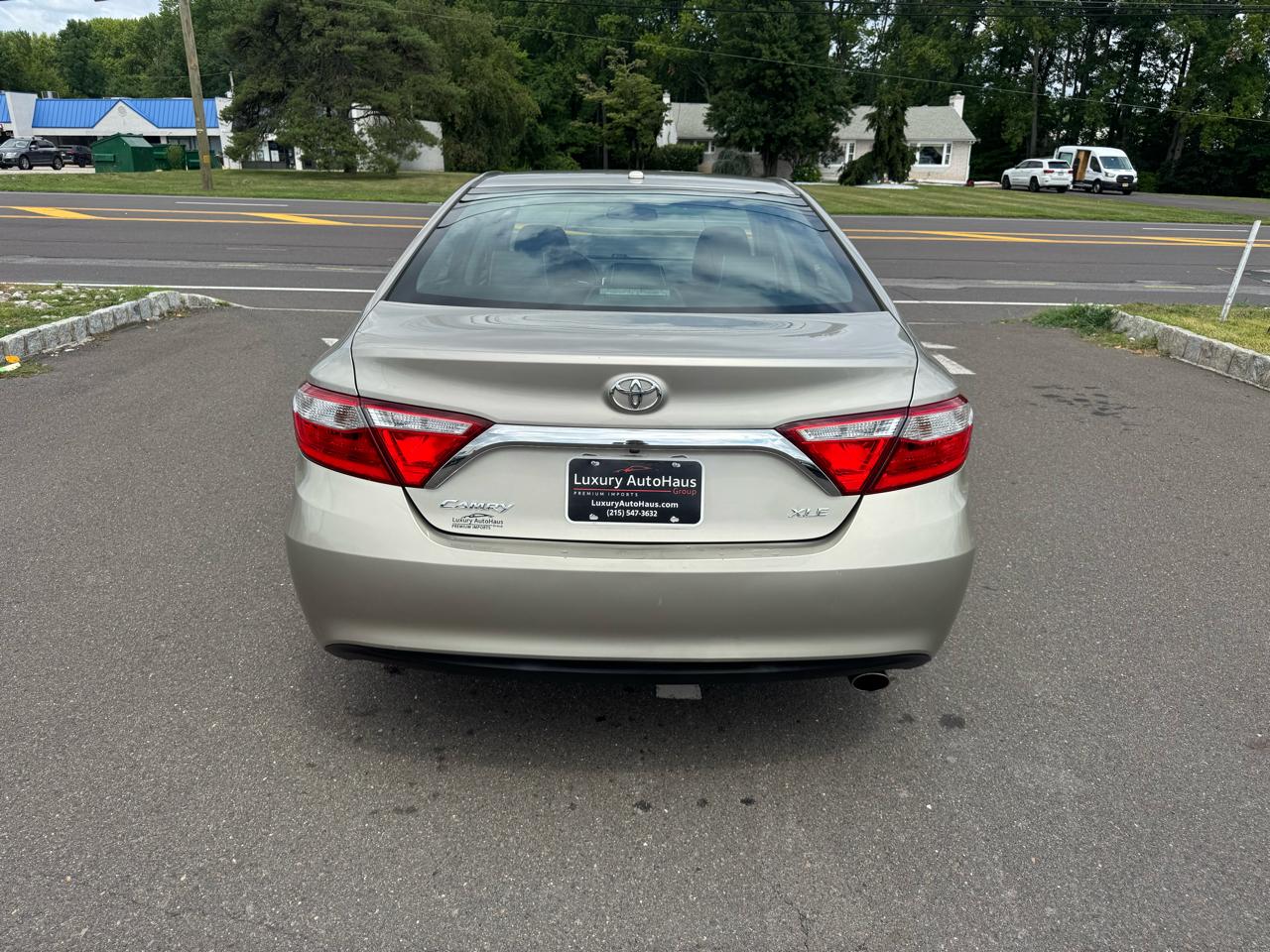 Toyota Camry 4dr Sdn I4 Auto XLE (Natl) 2015