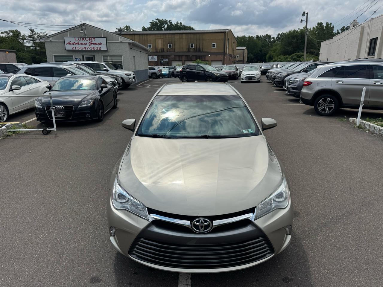 Toyota Camry 4dr Sdn I4 Auto XLE (Natl) 2015