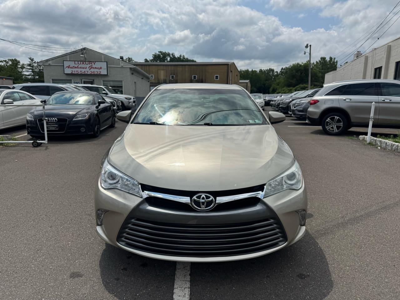 Toyota Camry 4dr Sdn I4 Auto XLE (Natl) 2015