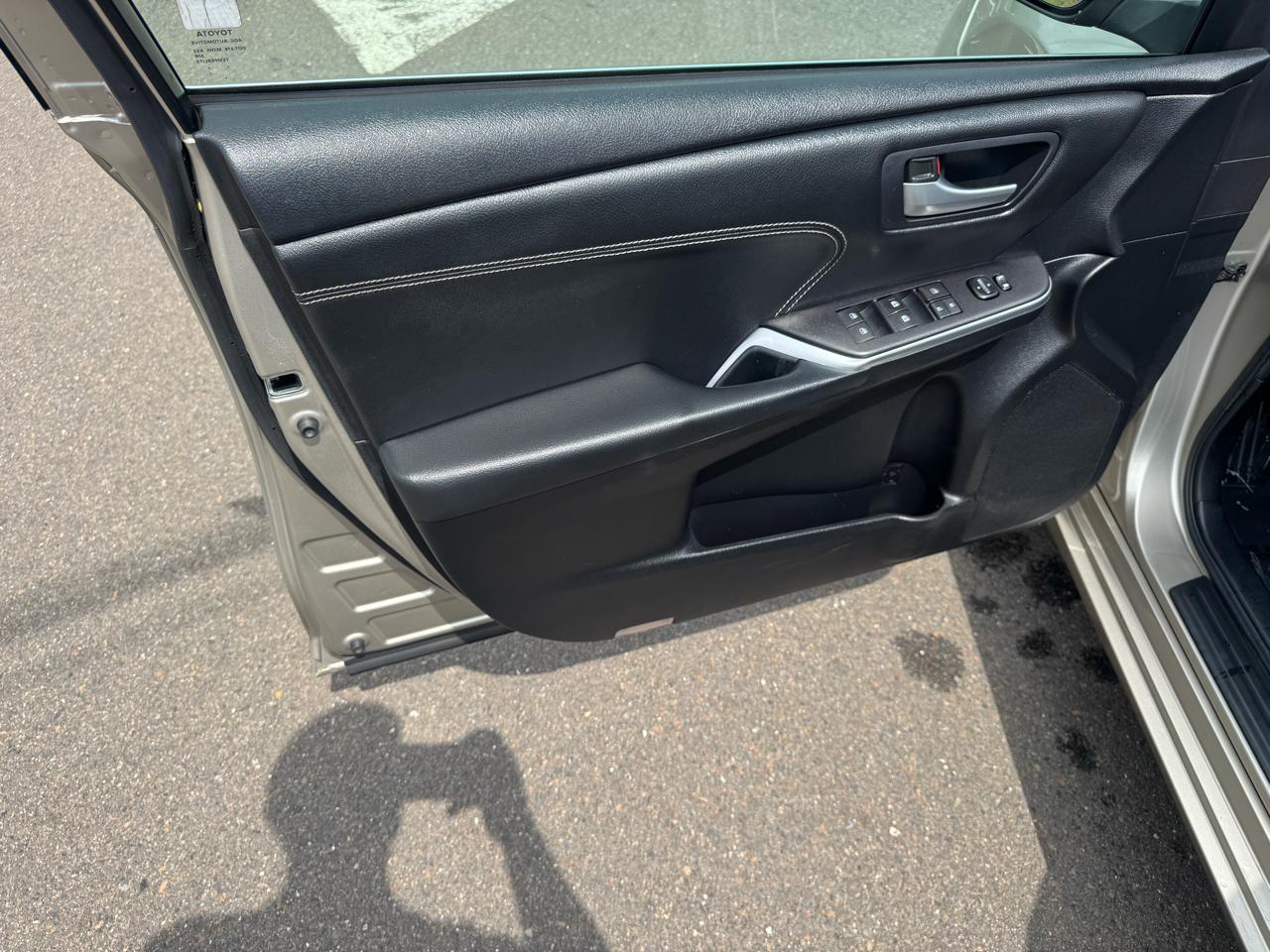 Toyota Camry 4dr Sdn I4 Auto XLE (Natl) 2015