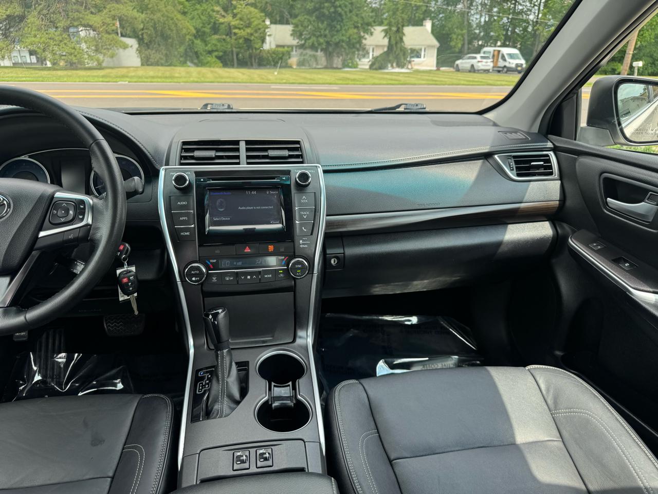Toyota Camry 4dr Sdn I4 Auto XLE (Natl) 2015