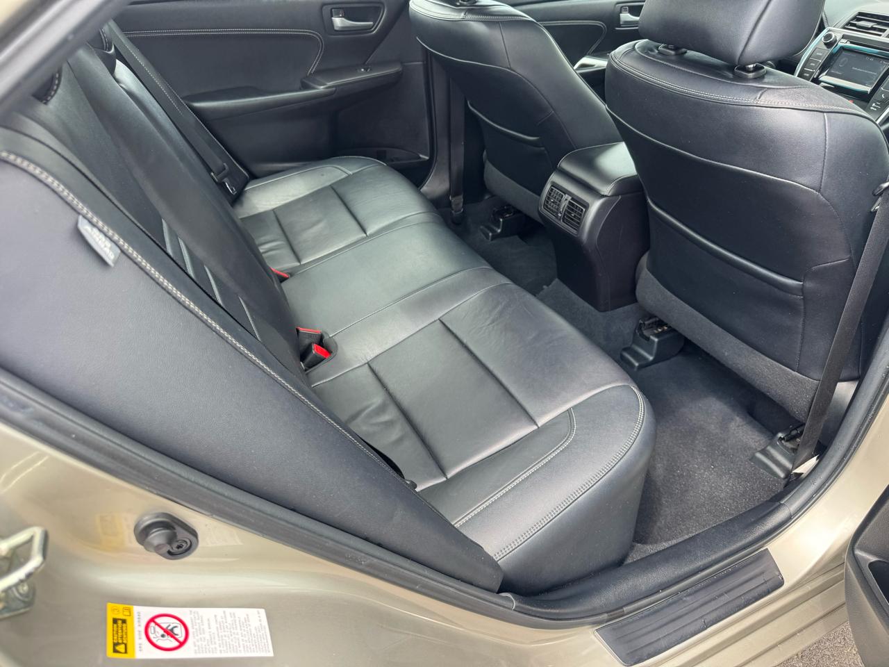 Toyota Camry 4dr Sdn I4 Auto XLE (Natl) 2015