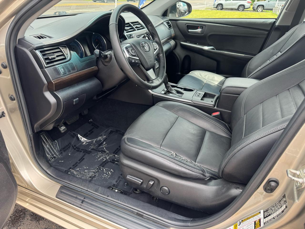 Toyota Camry 4dr Sdn I4 Auto XLE (Natl) 2015