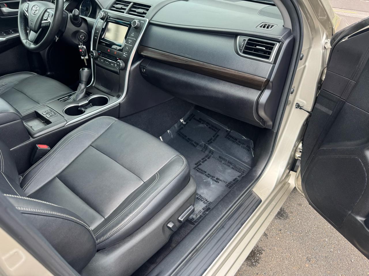 Toyota Camry 4dr Sdn I4 Auto XLE (Natl) 2015