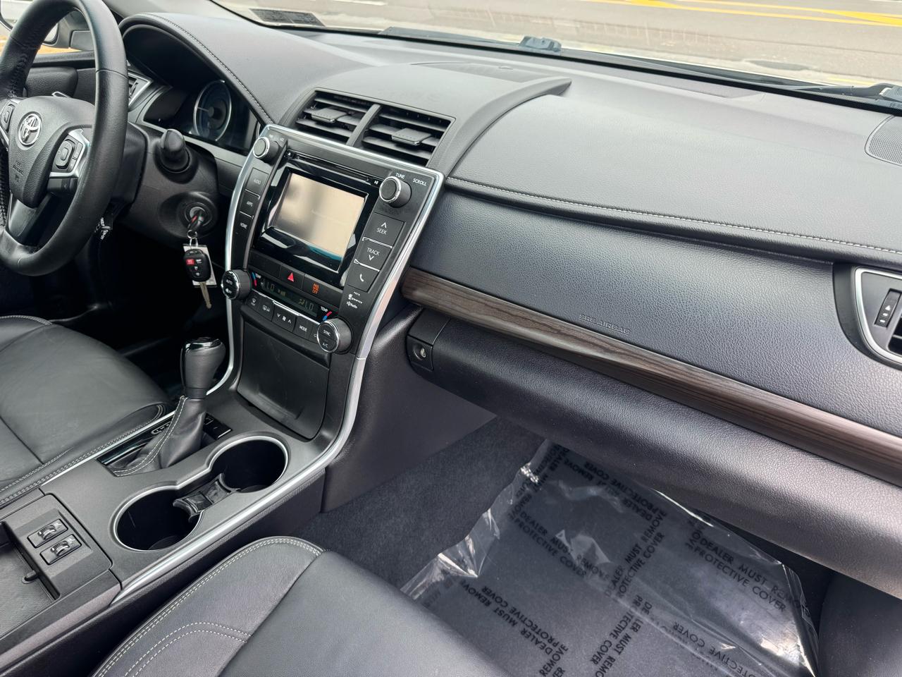 Toyota Camry 4dr Sdn I4 Auto XLE (Natl) 2015