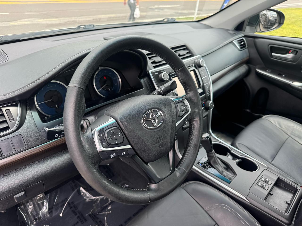 Toyota Camry 4dr Sdn I4 Auto XLE (Natl) 2015