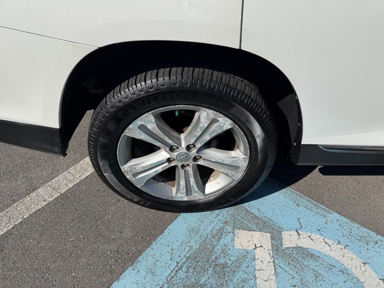 Toyota Highlander 4WD 4dr V6 Limited (Natl) 2012