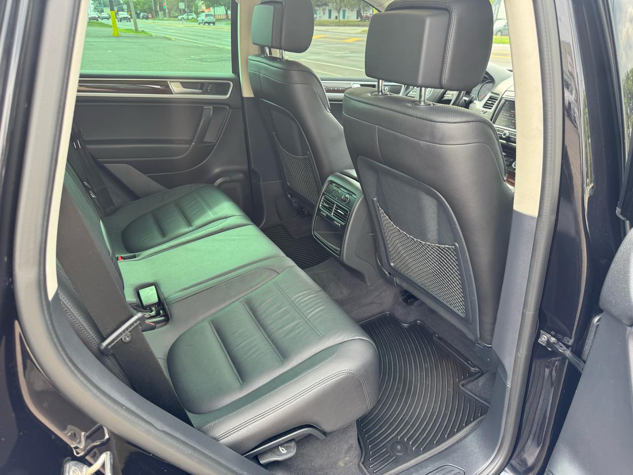 Volkswagen Touareg 4dr TDI Sport w/Technology 2016