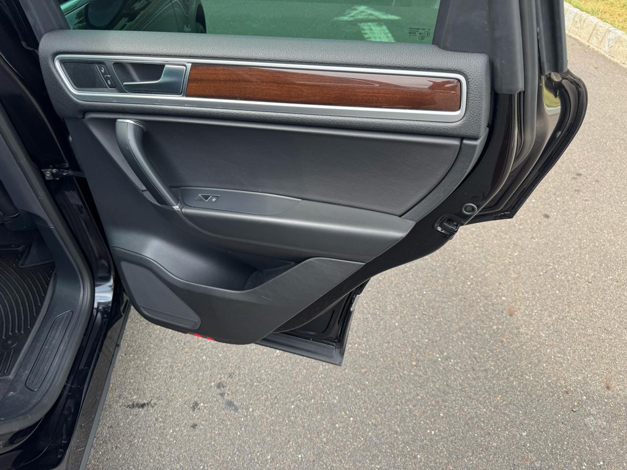 Volkswagen Touareg 4dr TDI Sport w/Technology 2016