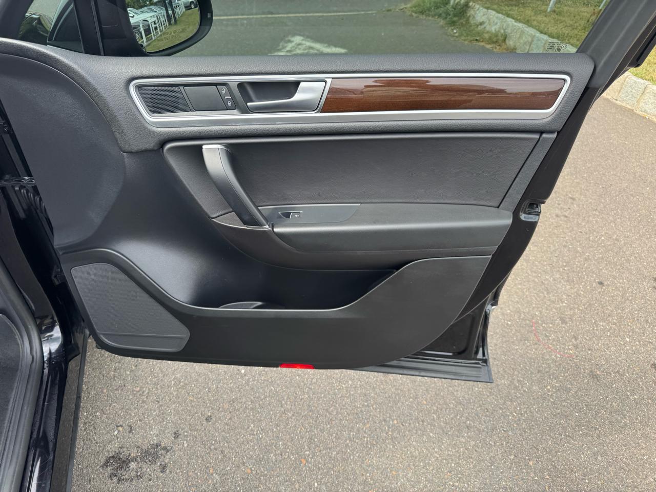 Volkswagen Touareg 4dr TDI Sport w/Technology 2016