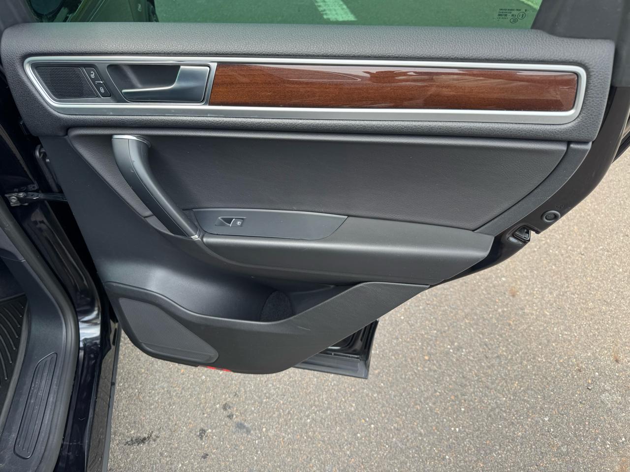 Volkswagen Touareg 4dr TDI Sport w/Technology 2016