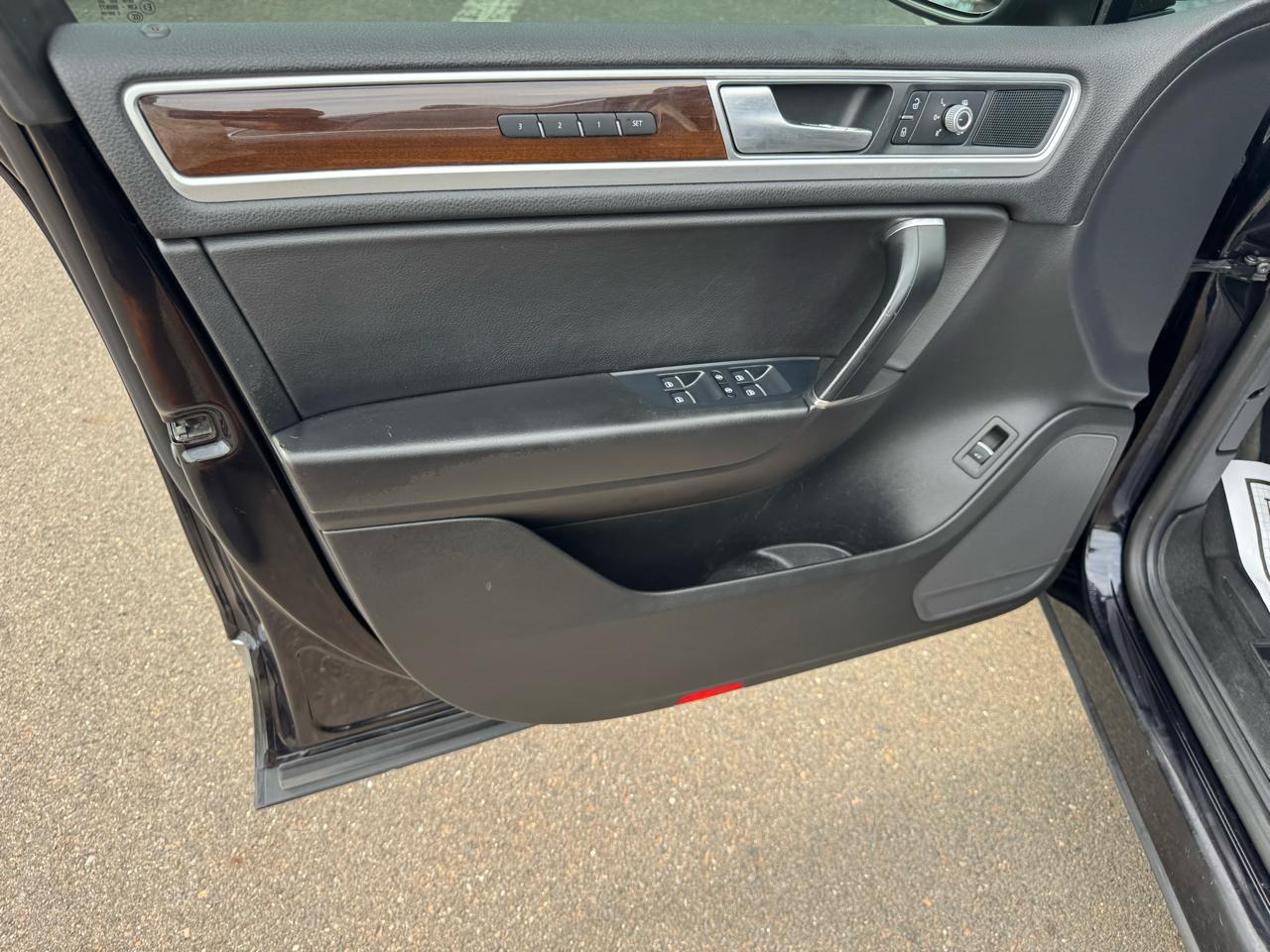 Volkswagen Touareg 4dr TDI Sport w/Technology 2016