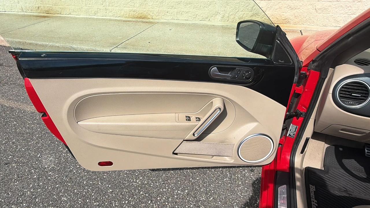 Volkswagen Beetle Convertible 2dr DSG 2.0T PZEV 2013