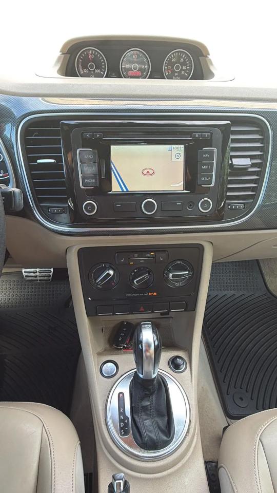 Volkswagen Beetle Convertible 2dr DSG 2.0T PZEV 2013