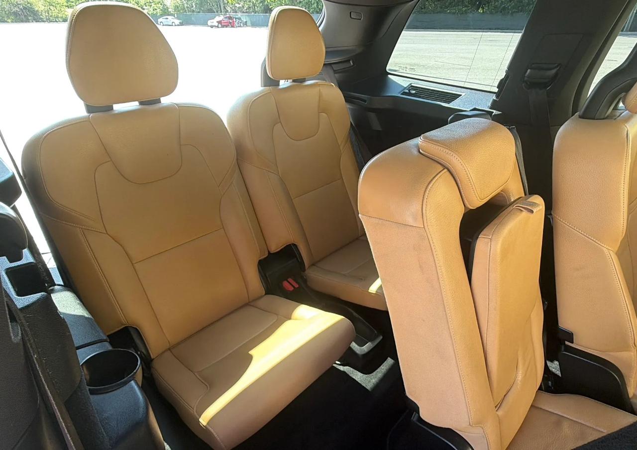 Volvo XC90 T6 AWD 7-Passenger Momentum 2017