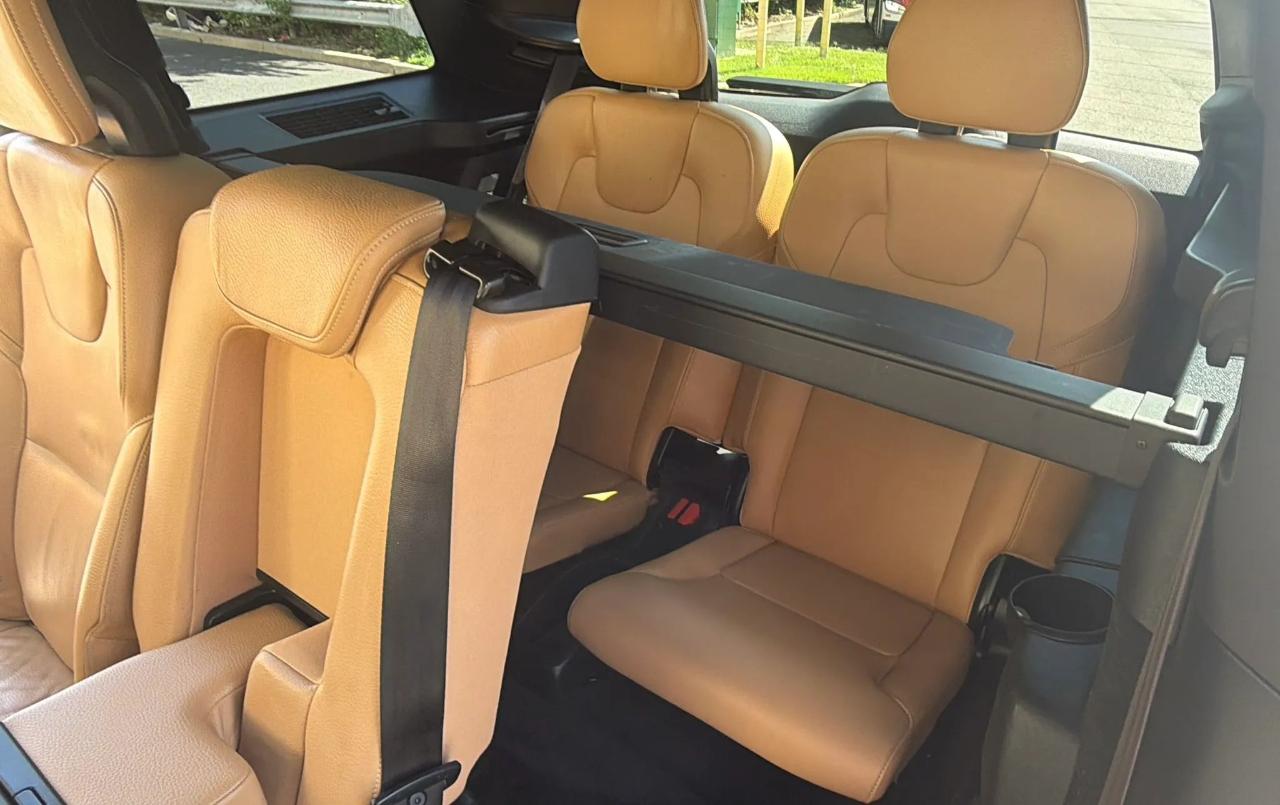 Volvo XC90 T6 AWD 7-Passenger Momentum 2017