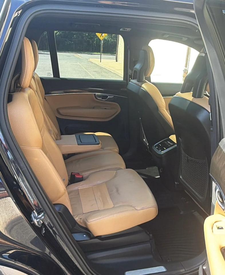 Volvo XC90 T6 AWD 7-Passenger Momentum 2017