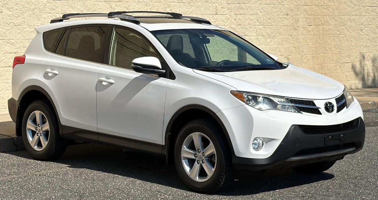 Toyota RAV4 AWD 4dr XLE (Natl) 2013