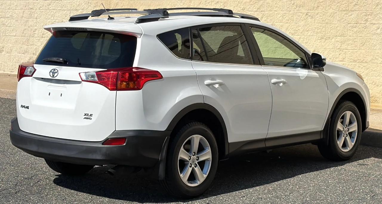 Toyota RAV4 AWD 4dr XLE (Natl) 2013
