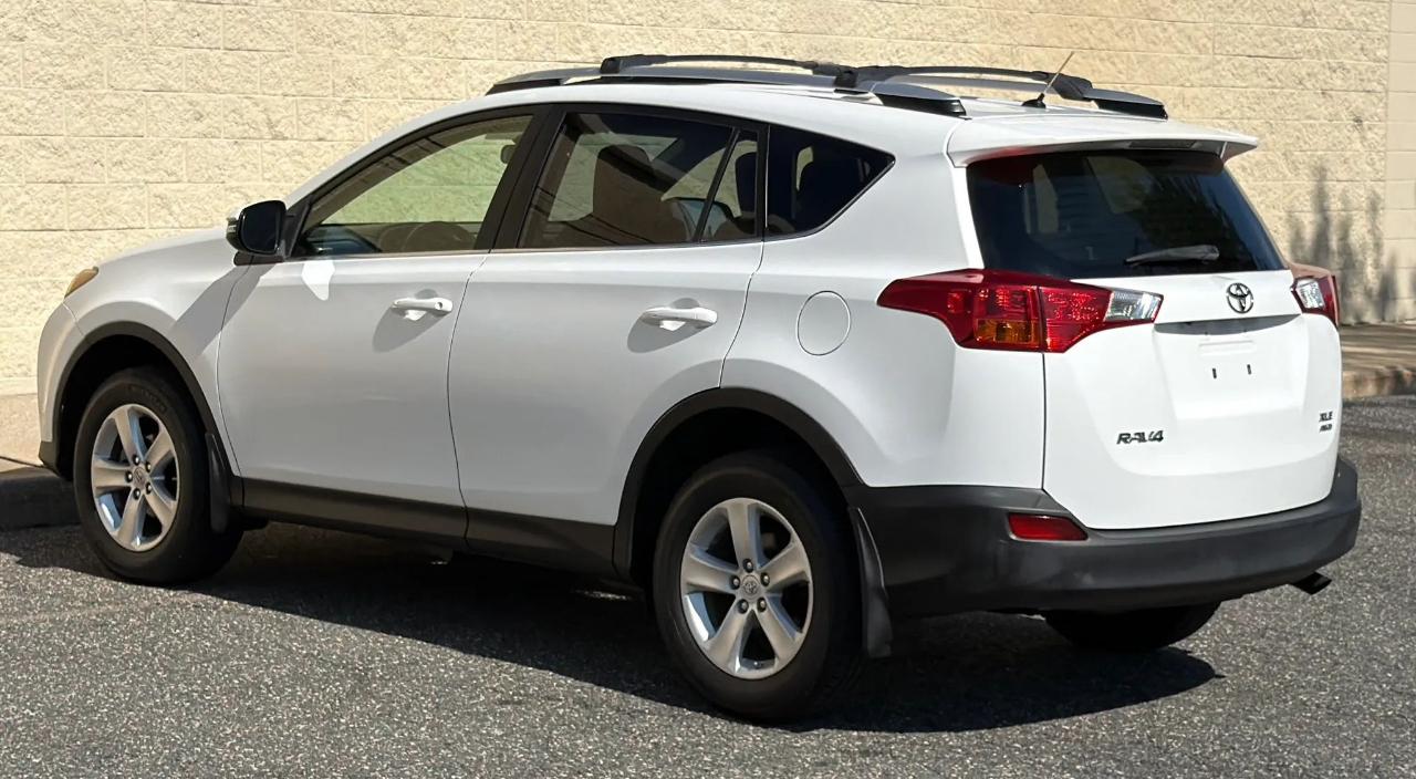 Toyota RAV4 AWD 4dr XLE (Natl) 2013