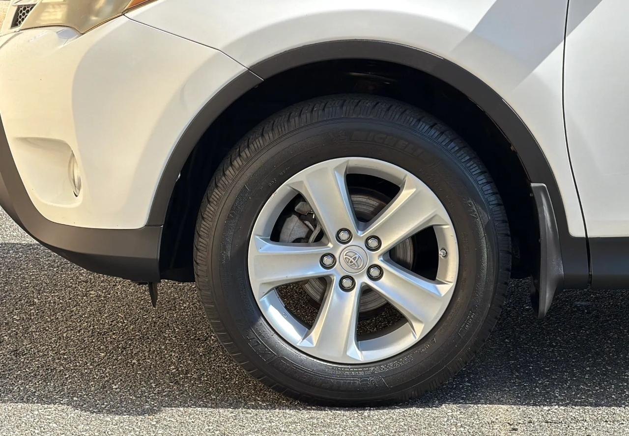 Toyota RAV4 AWD 4dr XLE (Natl) 2013