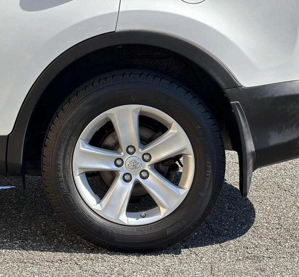Toyota RAV4 AWD 4dr XLE (Natl) 2013
