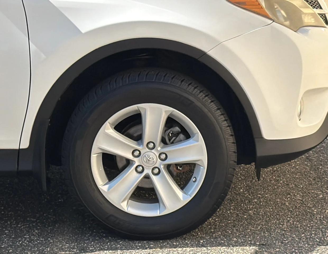 Toyota RAV4 AWD 4dr XLE (Natl) 2013