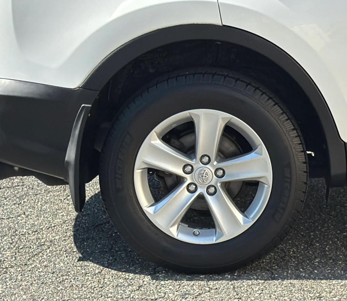 Toyota RAV4 AWD 4dr XLE (Natl) 2013