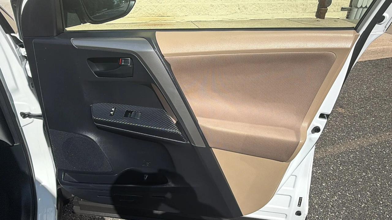 Toyota RAV4 AWD 4dr XLE (Natl) 2013