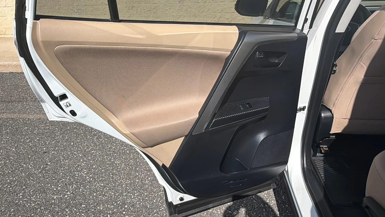 Toyota RAV4 AWD 4dr XLE (Natl) 2013