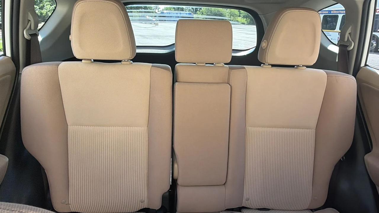 Toyota RAV4 AWD 4dr XLE (Natl) 2013
