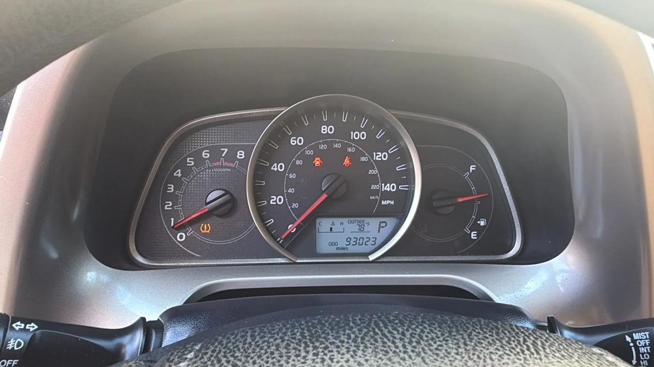Toyota RAV4 AWD 4dr XLE (Natl) 2013