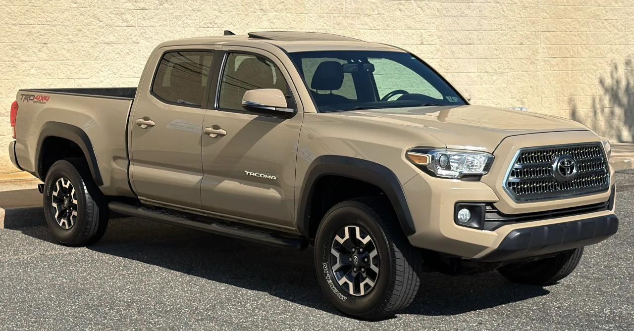 Toyota Tacoma 4WD Double Cab LB V6 AT TRD Off Road (Natl) 2016