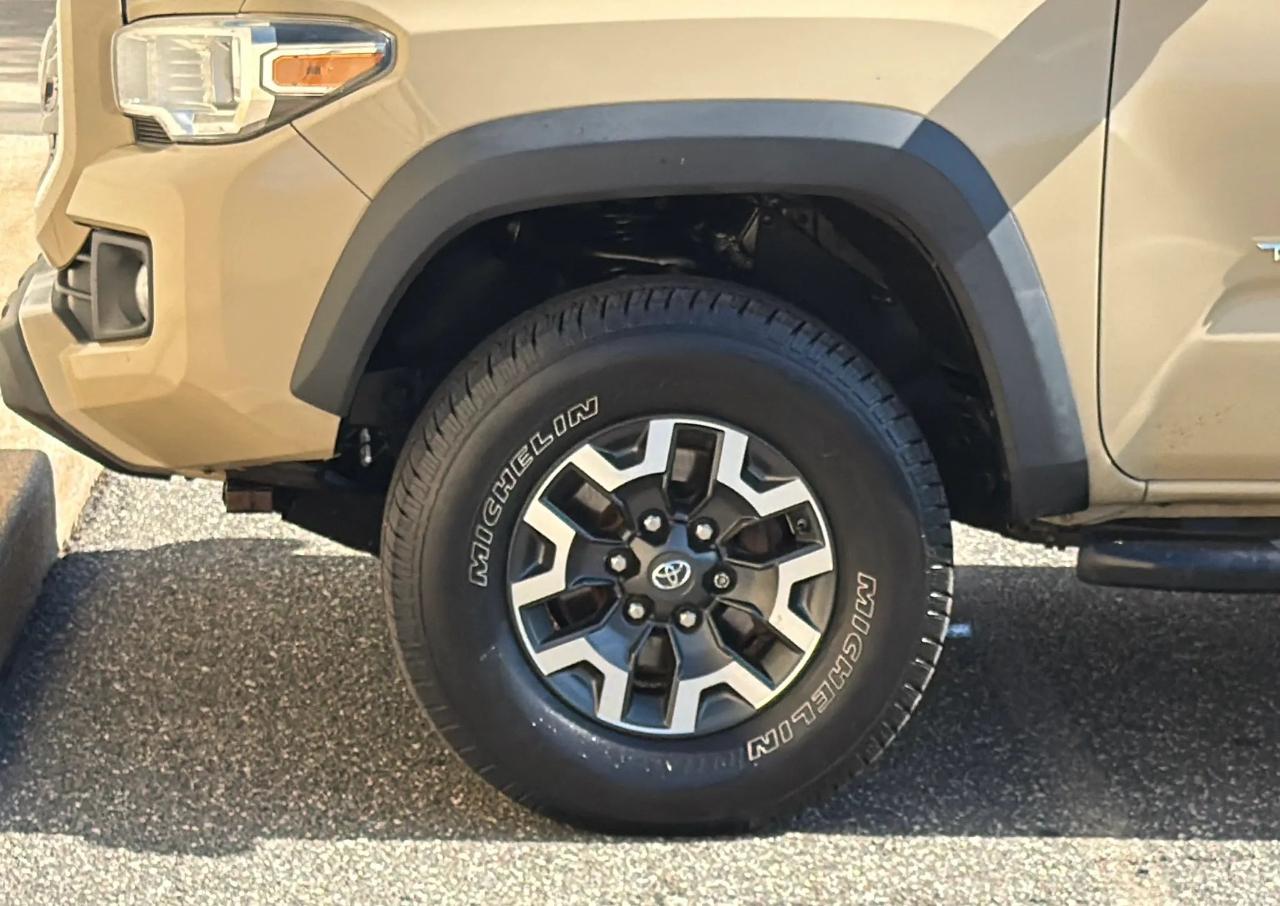 Toyota Tacoma 4WD Double Cab LB V6 AT TRD Off Road (Natl) 2016