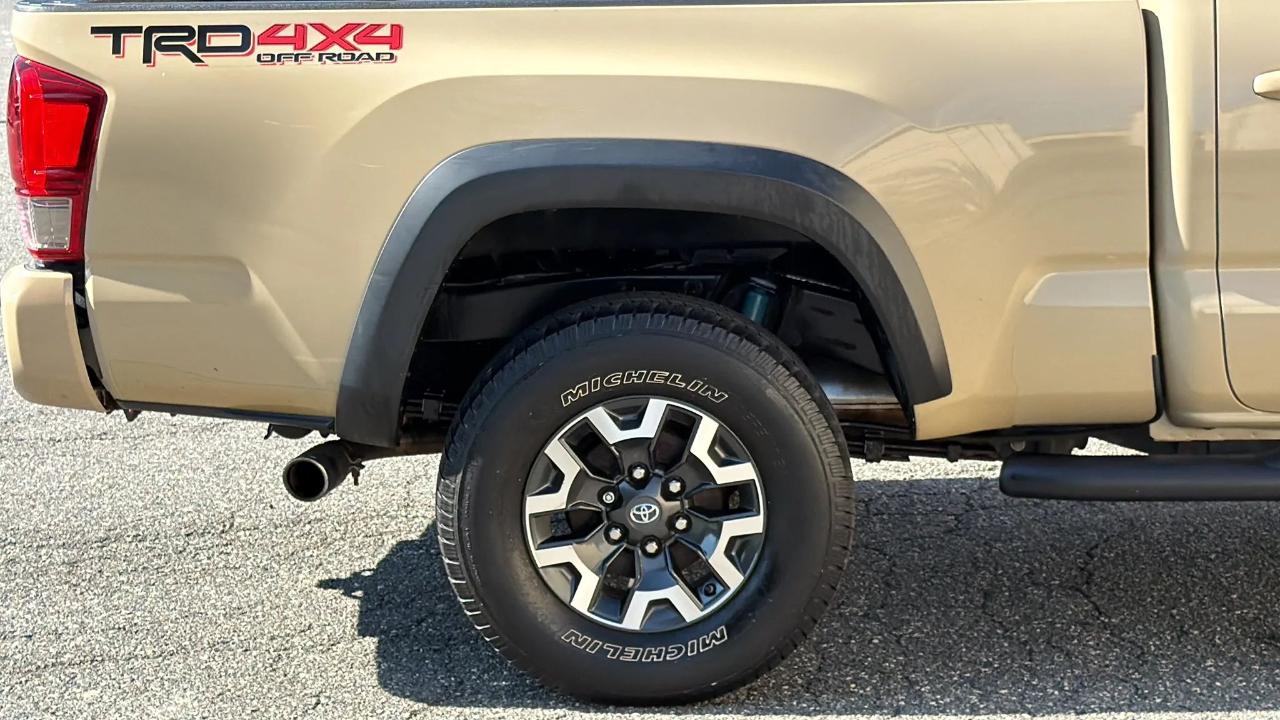 Toyota Tacoma 4WD Double Cab LB V6 AT TRD Off Road (Natl) 2016